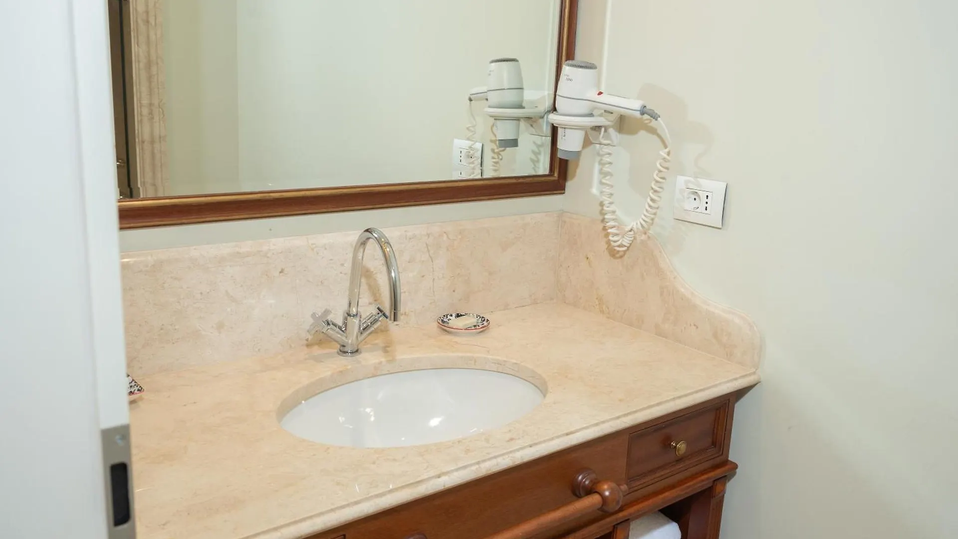 Ebel Boutique Hotel Tirana
