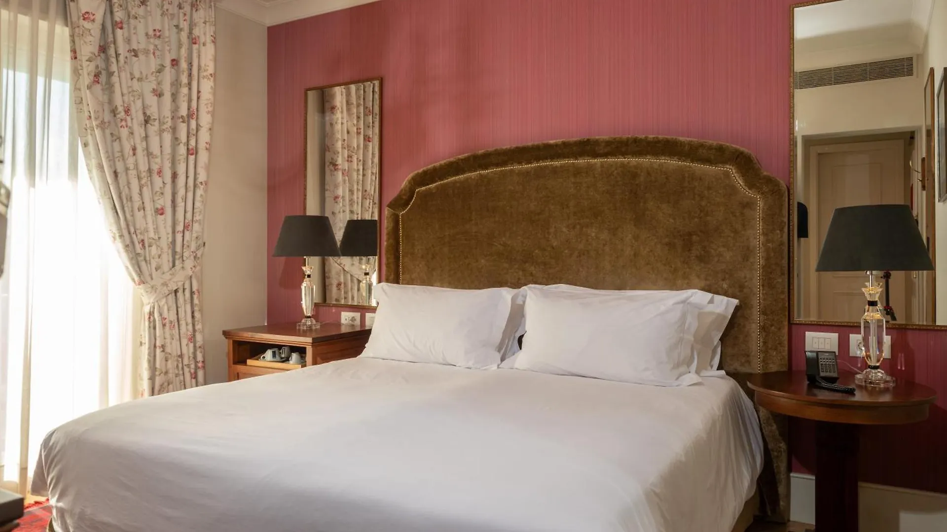 Ebel Boutique Hotel Тирана