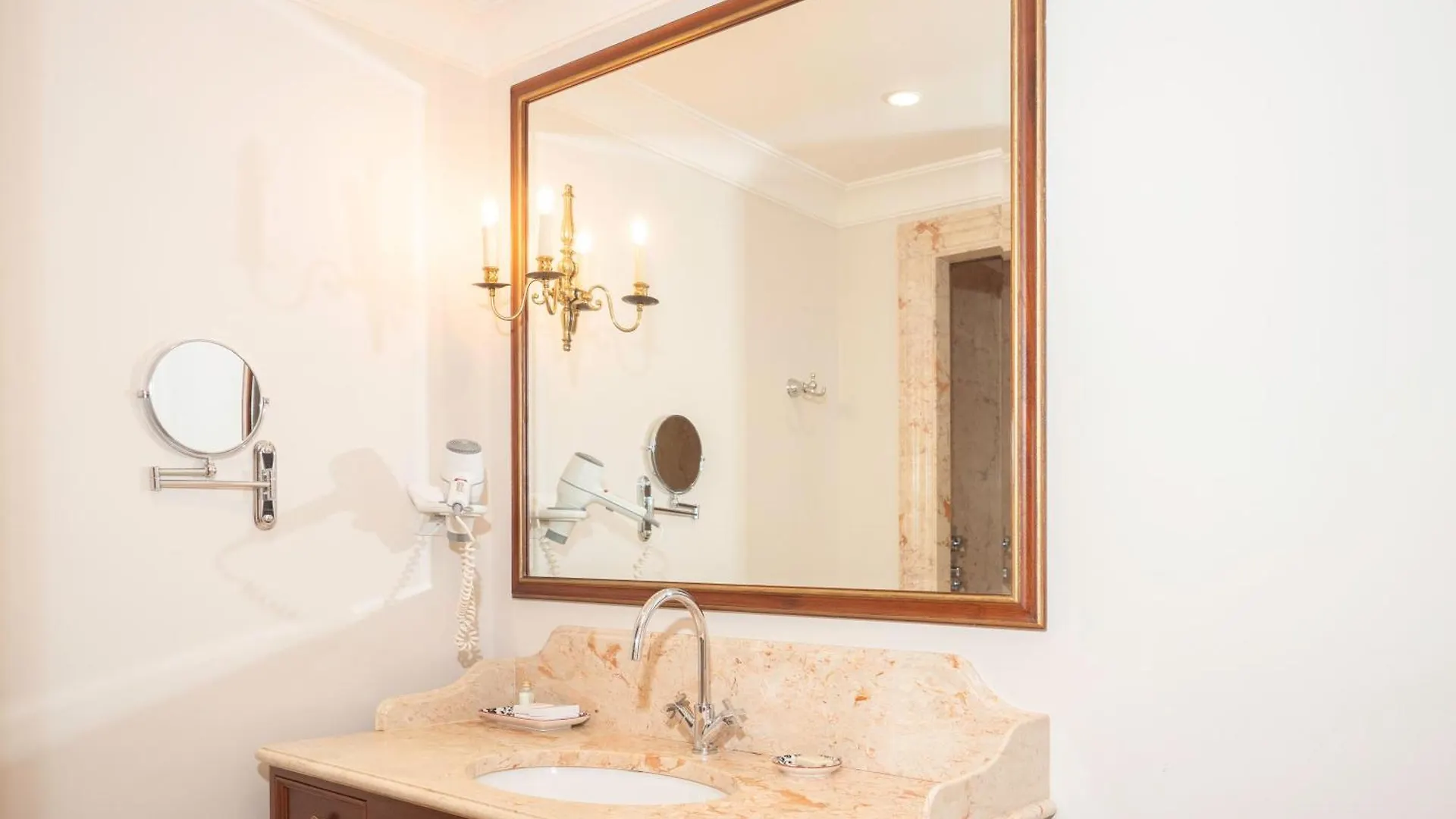 Ebel Boutique Hotel Tirana