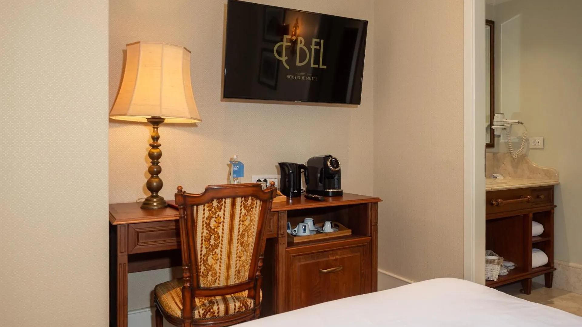 Ebel Boutique Hotel Tirana 4*,