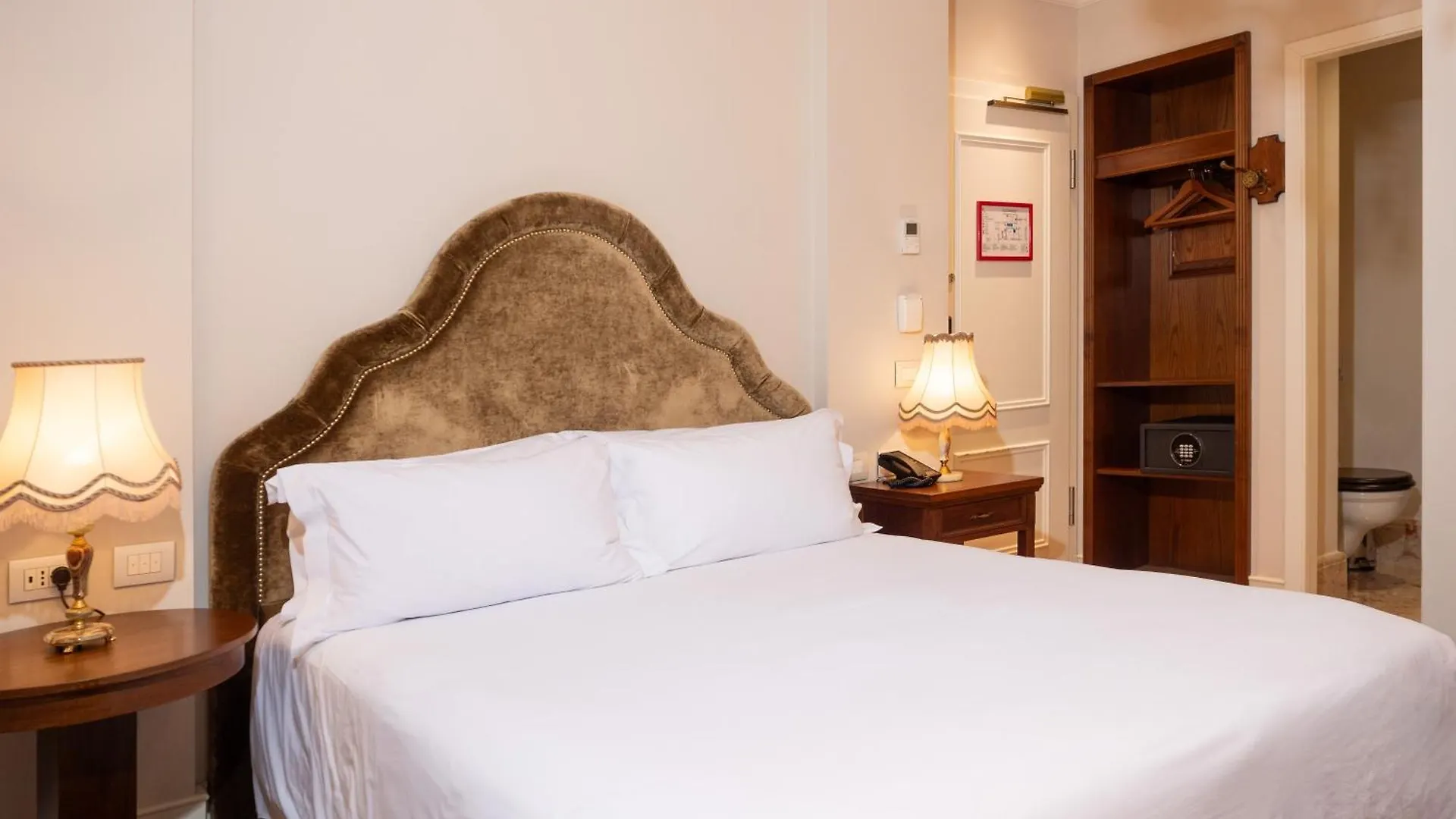 Ebel Boutique Hotel Тирана